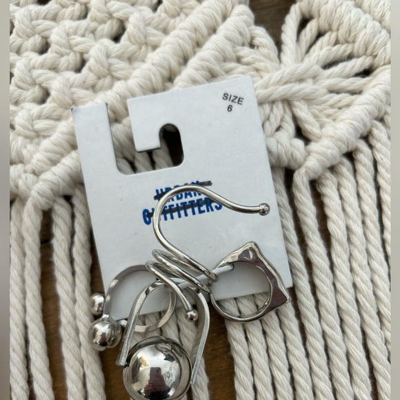 URBAN OUTFITTERS Bundle of Denim Chain-Embellished Chocker/set of 4 silver rings - Picture 8 of 11